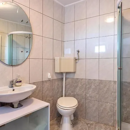 1 Bedroom Gorgeous In Fazana